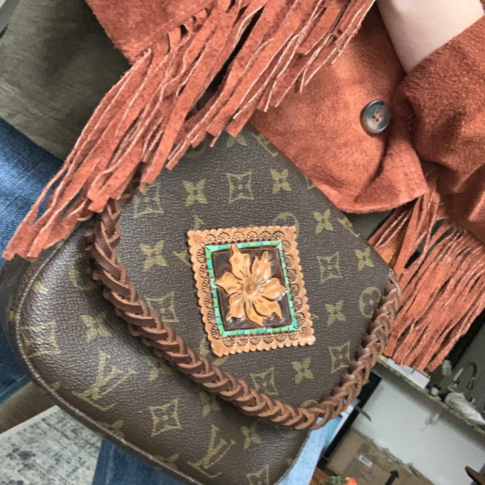Louis Vuitton Brown Monogram Crossbody with Tan Strap and Turquoise Accent - Picture 13 of 16